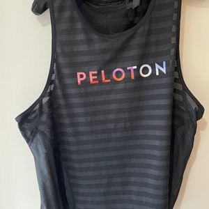 PELETON TANK